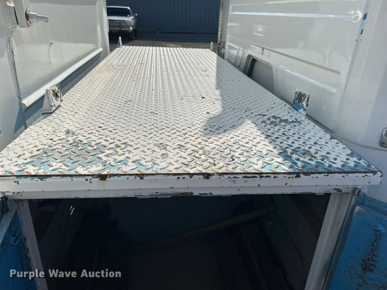 image for item KH9654 2000 Freightliner FL70  utility / service truck