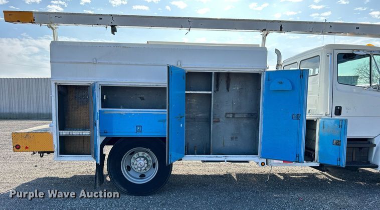 image for item KH9654 2000 Freightliner FL70  utility / service truck