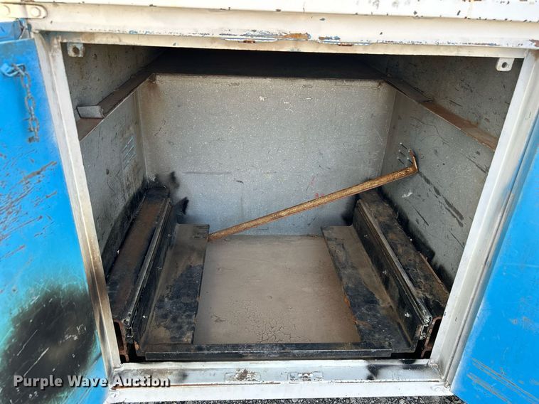 image for item KH9654 2000 Freightliner FL70  utility / service truck