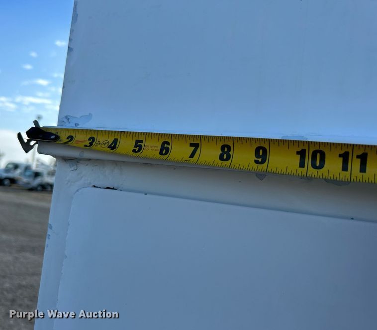 image for item KH9654 2000 Freightliner FL70  utility / service truck