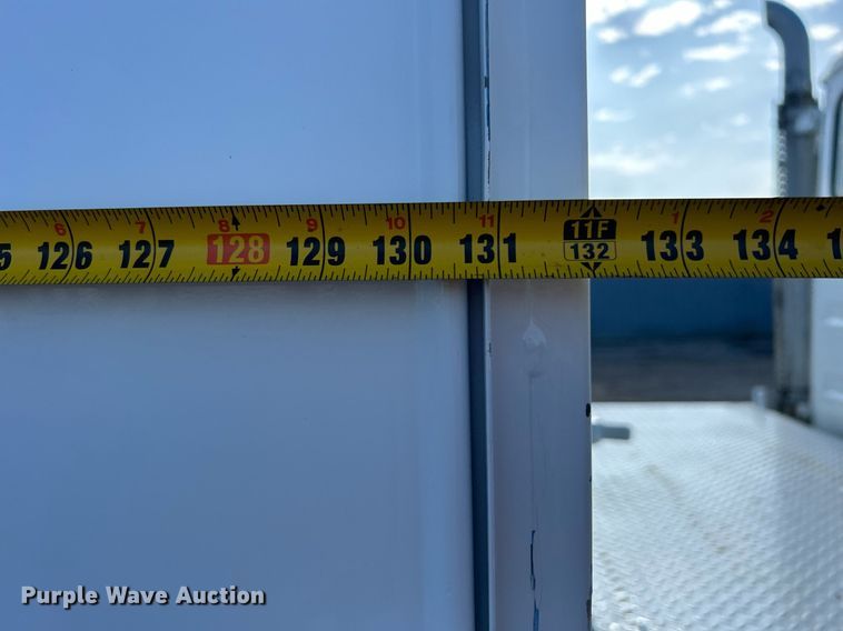 image for item KH9654 2000 Freightliner FL70  utility / service truck