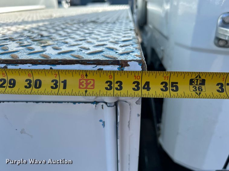 image for item KH9654 2000 Freightliner FL70  utility / service truck