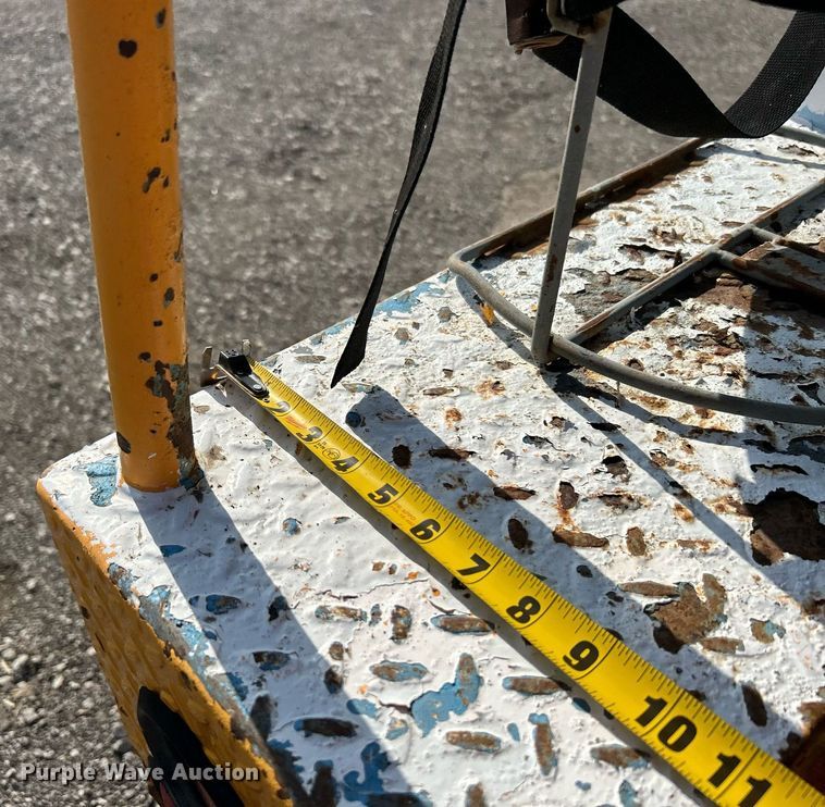 image for item KH9654 2000 Freightliner FL70  utility / service truck