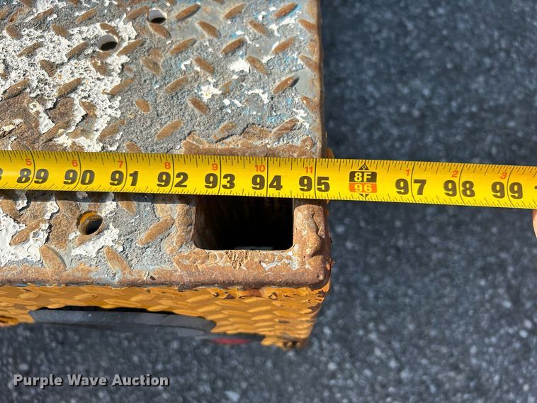 image for item KH9654 2000 Freightliner FL70  utility / service truck