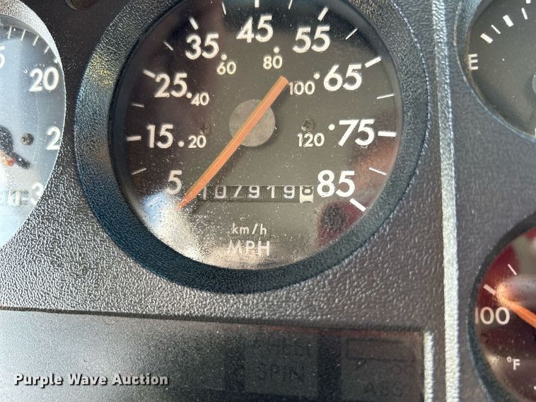 image for item KH9654 2000 Freightliner FL70  utility / service truck