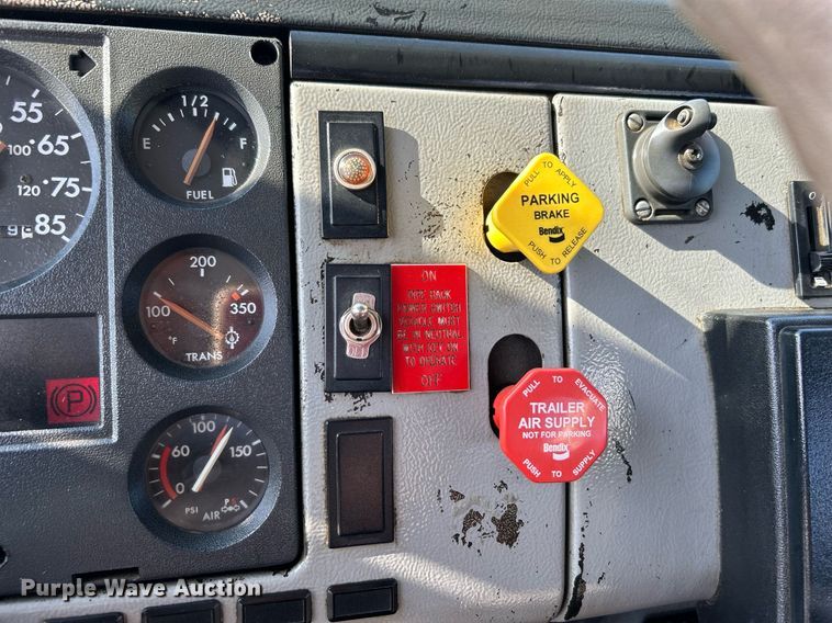 image for item KH9654 2000 Freightliner FL70  utility / service truck