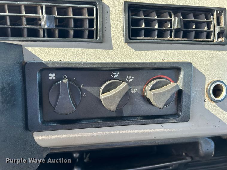 image for item KH9654 2000 Freightliner FL70  utility / service truck