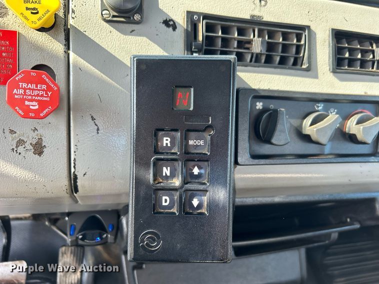 image for item KH9654 2000 Freightliner FL70  utility / service truck