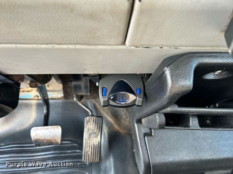 image for item KH9654 2000 Freightliner FL70  utility / service truck