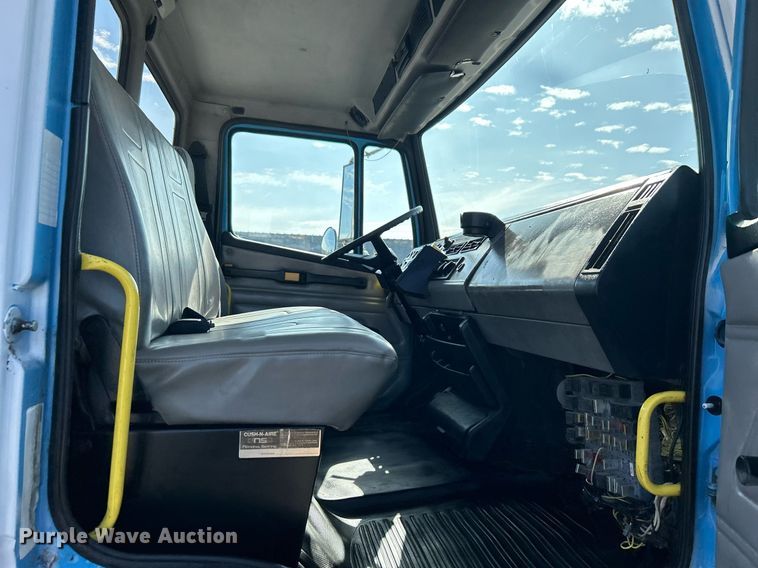 image for item KH9654 2000 Freightliner FL70  utility / service truck