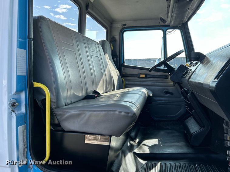 image for item KH9654 2000 Freightliner FL70  utility / service truck