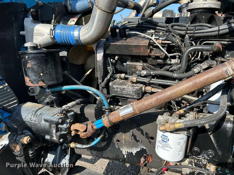 image for item KH9654 2000 Freightliner FL70  utility / service truck