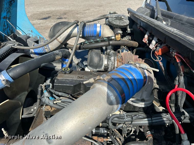 image for item KH9654 2000 Freightliner FL70  utility / service truck