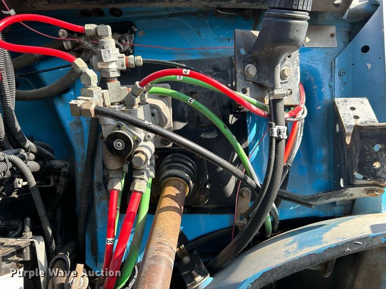 image for item KH9654 2000 Freightliner FL70  utility / service truck