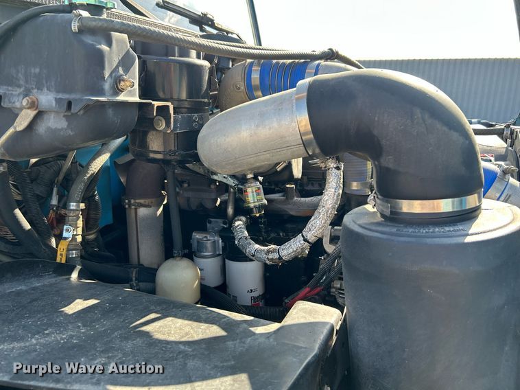 image for item KH9654 2000 Freightliner FL70  utility / service truck