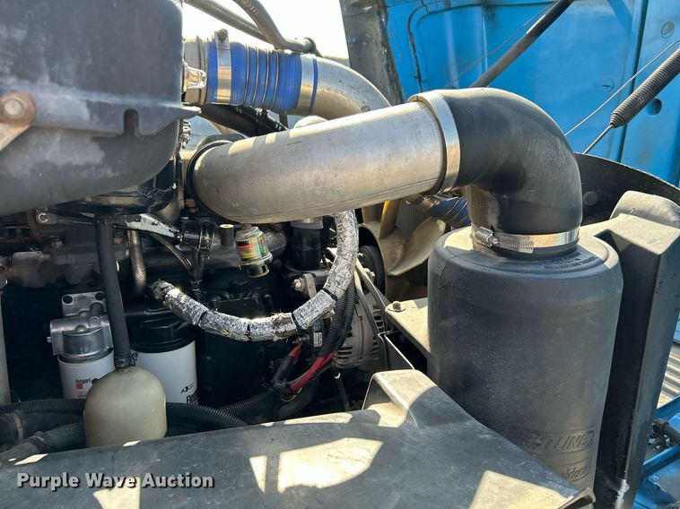 image for item KH9654 2000 Freightliner FL70  utility / service truck