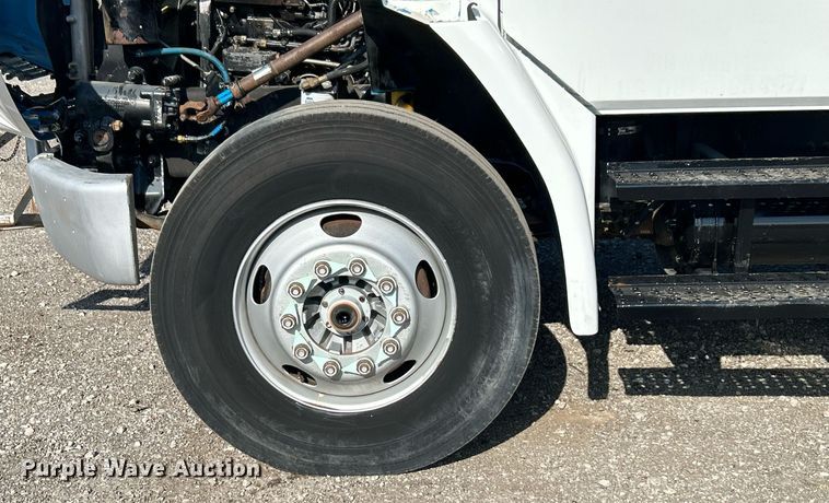 image for item KH9654 2000 Freightliner FL70  utility / service truck