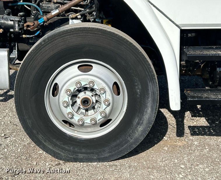 image for item KH9654 2000 Freightliner FL70  utility / service truck