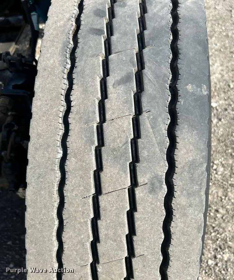 image for item KH9654 2000 Freightliner FL70  utility / service truck