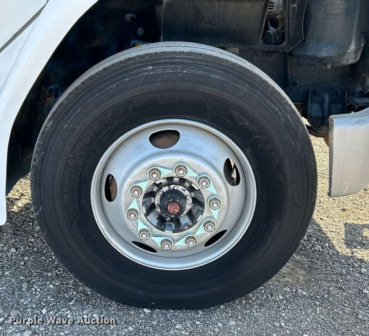 image for item KH9654 2000 Freightliner FL70  utility / service truck