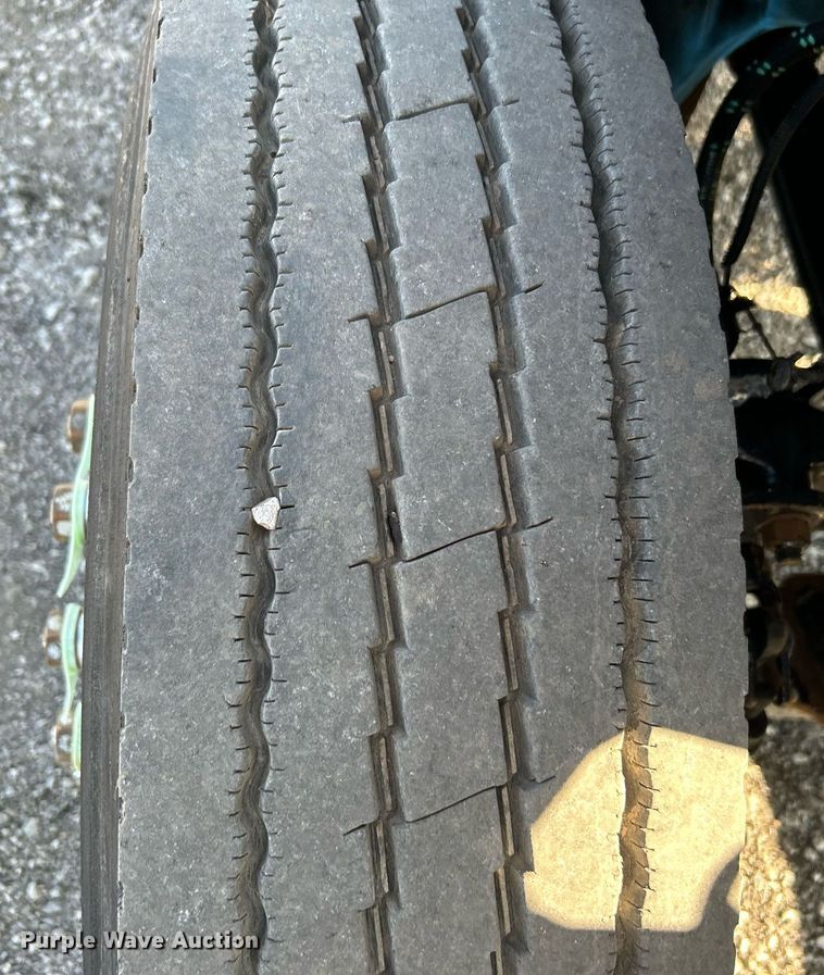 image for item KH9654 2000 Freightliner FL70  utility / service truck