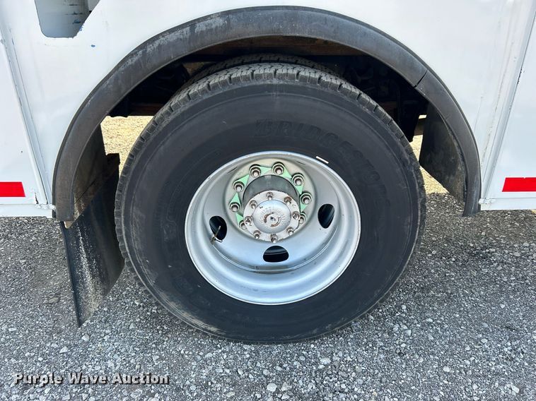 image for item KH9654 2000 Freightliner FL70  utility / service truck