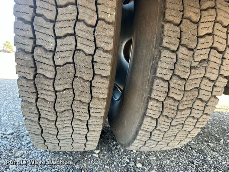 image for item KH9654 2000 Freightliner FL70  utility / service truck