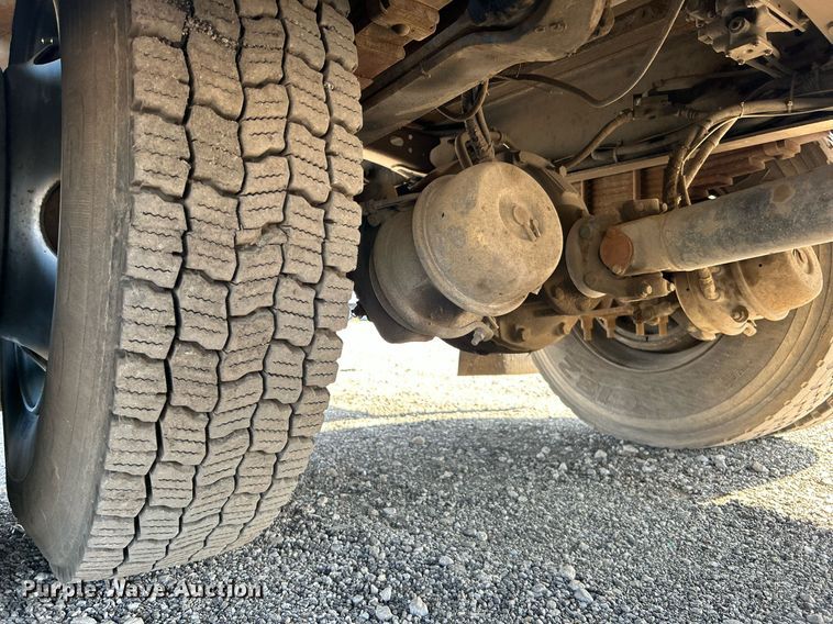 image for item KH9654 2000 Freightliner FL70  utility / service truck