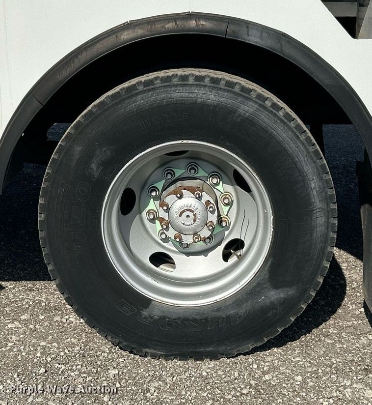 image for item KH9654 2000 Freightliner FL70  utility / service truck