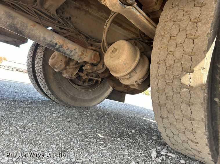 image for item KH9654 2000 Freightliner FL70  utility / service truck