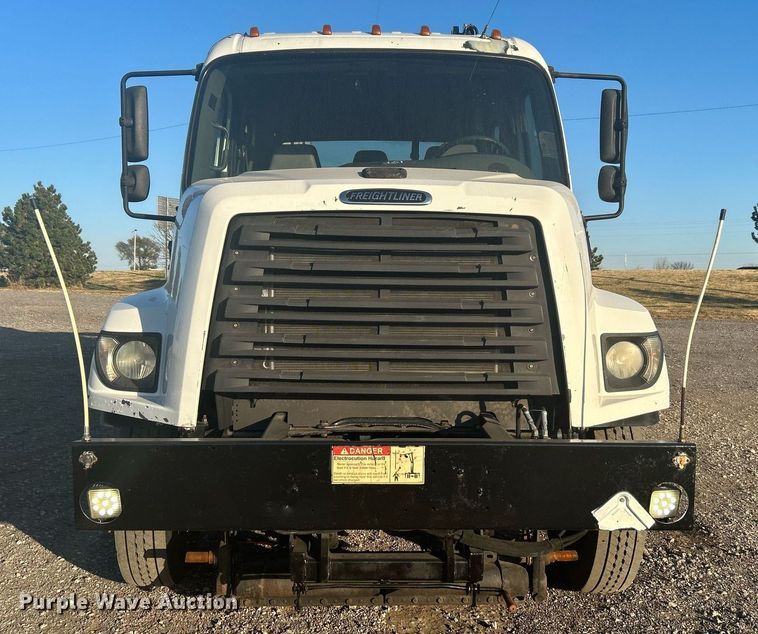 image for item KH9660 2013 Freightliner 108SD  utility / service truck