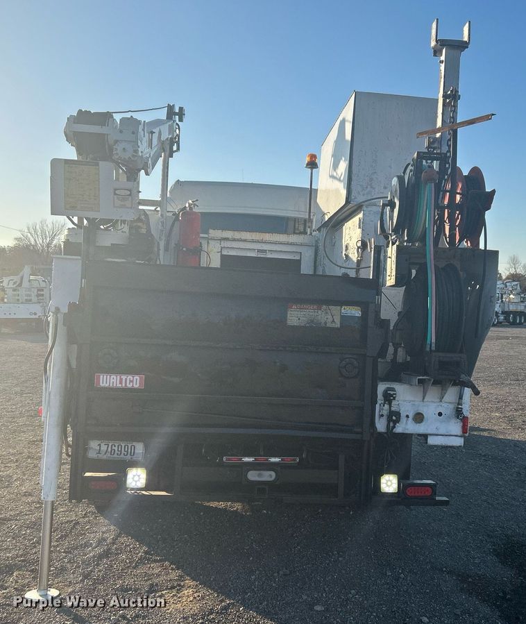 image for item KH9660 2013 Freightliner 108SD  utility / service truck