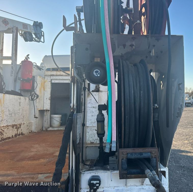 image for item KH9660 2013 Freightliner 108SD  utility / service truck