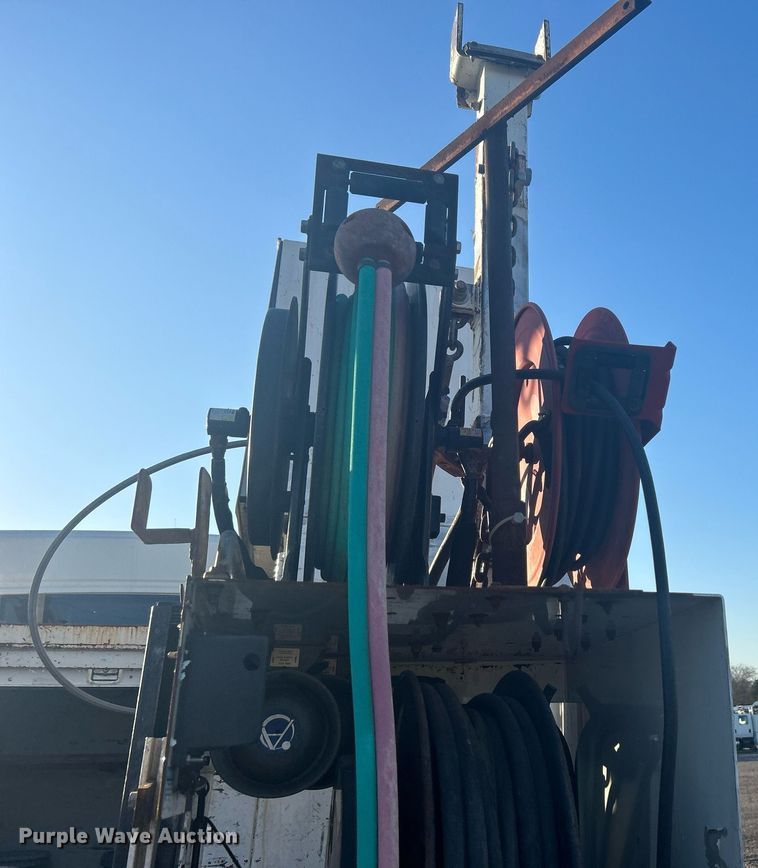 image for item KH9660 2013 Freightliner 108SD  utility / service truck