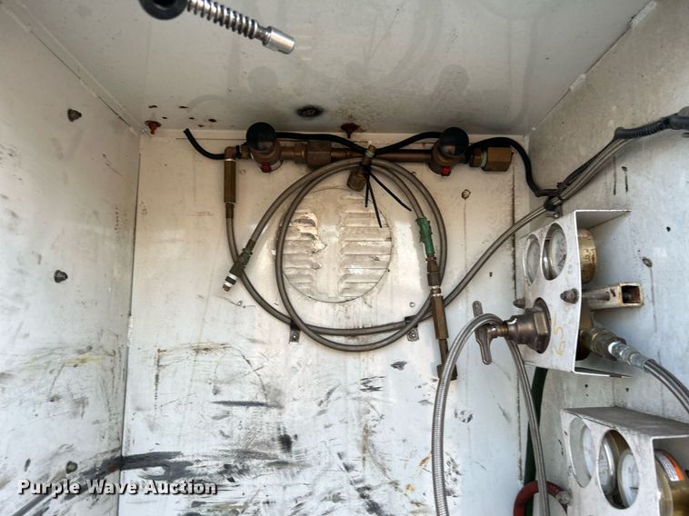 image for item KH9660 2013 Freightliner 108SD  utility / service truck