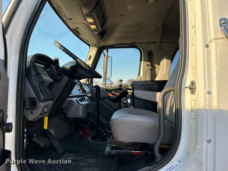 image for item KH9660 2013 Freightliner 108SD  utility / service truck