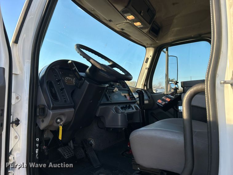 image for item KH9660 2013 Freightliner 108SD  utility / service truck