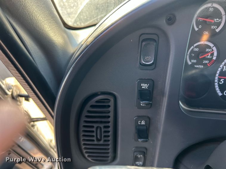 image for item KH9660 2013 Freightliner 108SD  utility / service truck