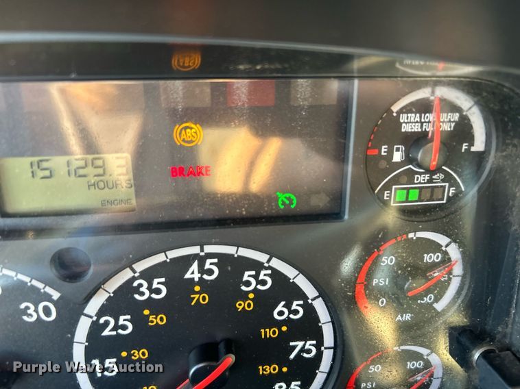 image for item KH9660 2013 Freightliner 108SD  utility / service truck