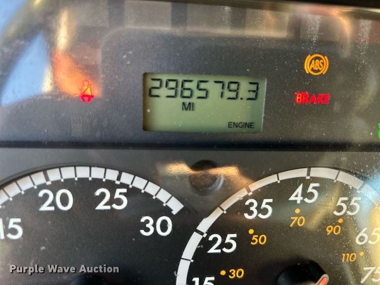 image for item KH9660 2013 Freightliner 108SD  utility / service truck