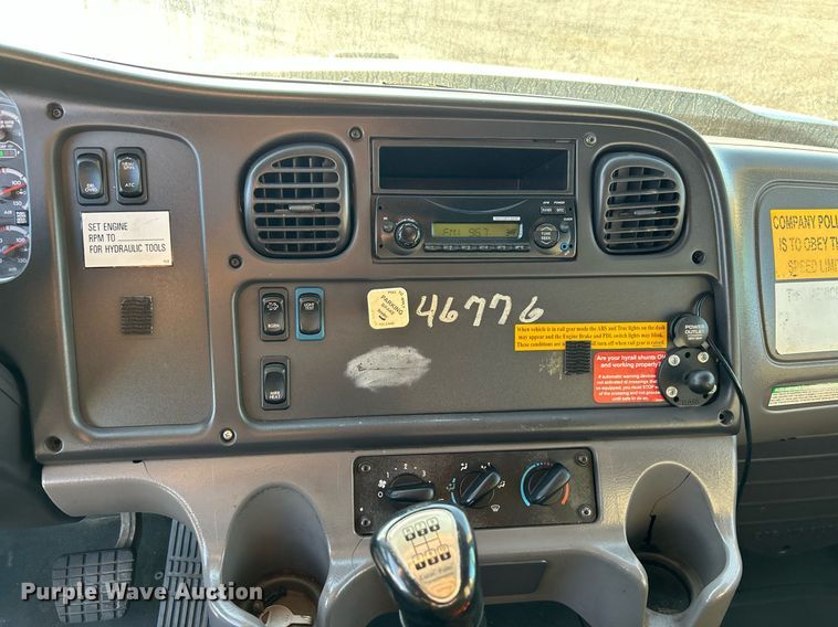 image for item KH9660 2013 Freightliner 108SD  utility / service truck