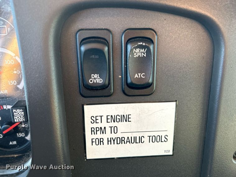 image for item KH9660 2013 Freightliner 108SD  utility / service truck