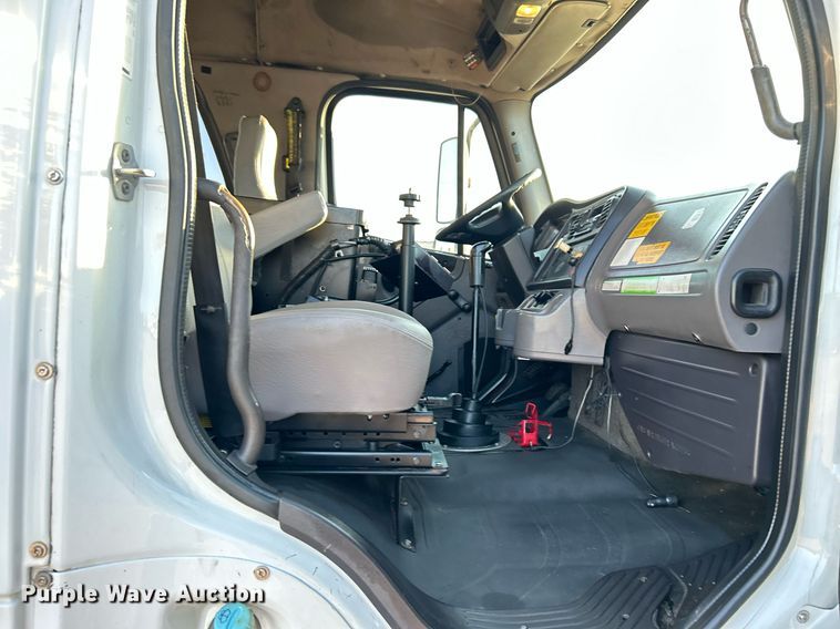 image for item KH9660 2013 Freightliner 108SD  utility / service truck