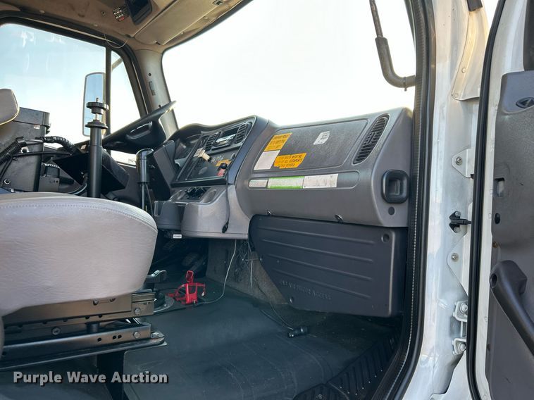 image for item KH9660 2013 Freightliner 108SD  utility / service truck