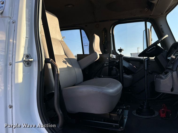 image for item KH9660 2013 Freightliner 108SD  utility / service truck