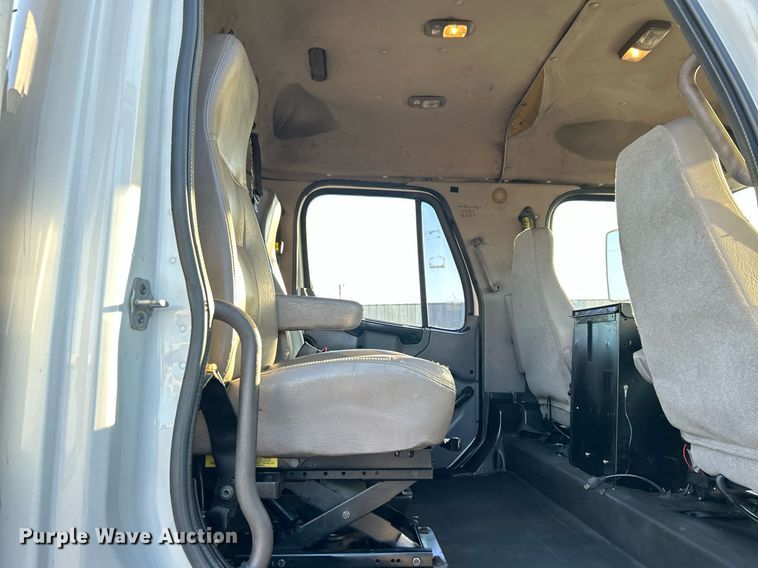 image for item KH9660 2013 Freightliner 108SD  utility / service truck