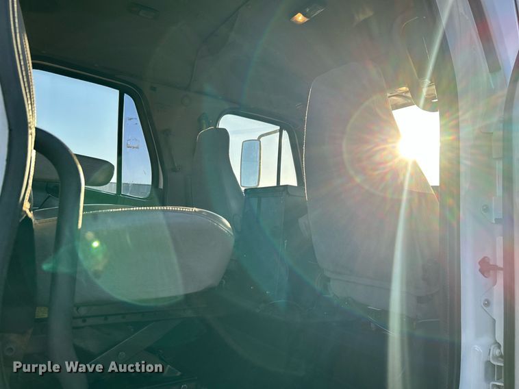 image for item KH9660 2013 Freightliner 108SD  utility / service truck