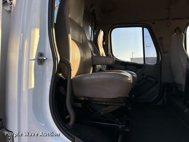 image for item KH9660 2013 Freightliner 108SD  utility / service truck