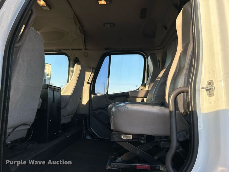 image for item KH9660 2013 Freightliner 108SD  utility / service truck