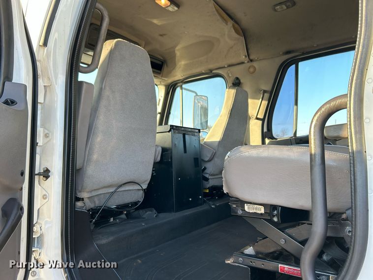 image for item KH9660 2013 Freightliner 108SD  utility / service truck